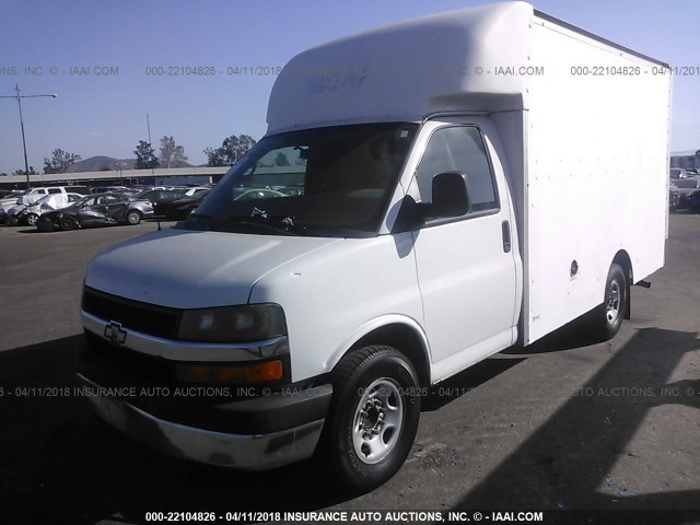 1GB0G2BGXB1152211 - 2011 CHEVROLET EXPRESS G3500  WHITE photo 2