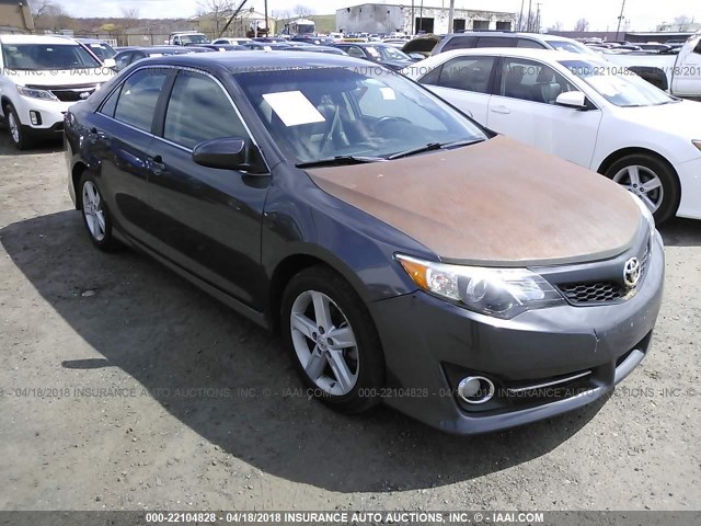 4T1BF1FKXCU085072 - 2012 TOYOTA CAMRY SE/LE/XLE GRAY photo 1