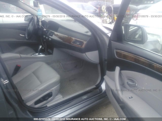 WBANV1C57AC158837 - 2010 BMW 528 XI GRAY photo 5