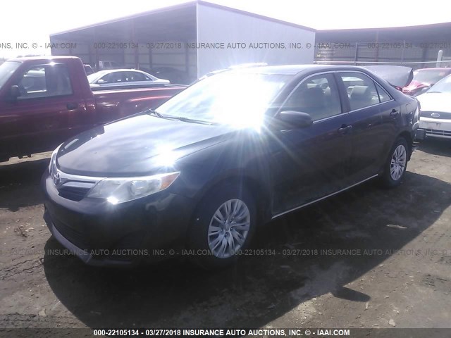 4T1BF1FK4CU099162 - 2012 TOYOTA CAMRY SE/LE/XLE BLACK photo 2
