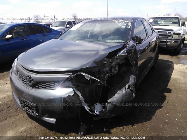 4T1BF1FKXEU742598 - 2014 TOYOTA CAMRY L/SE/LE/XLE 灰色 照片 2