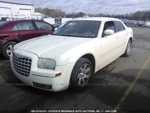 2C3KA53G77H693087 - 2007 CHRYSLER 300 TOURING WHITE photo 2