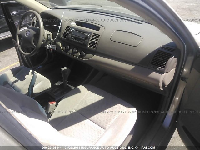 4T1BE30K22U049477 - 2002 TOYOTA CAMRY LE/XLE/SE 金色 照片 5