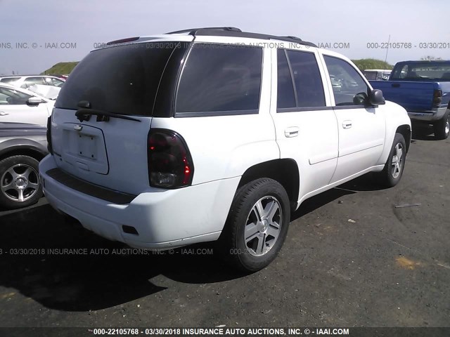 1GNDT13S872280476 - 2007 CHEVROLET TRAILBLAZER LS/LT WHITE photo 4