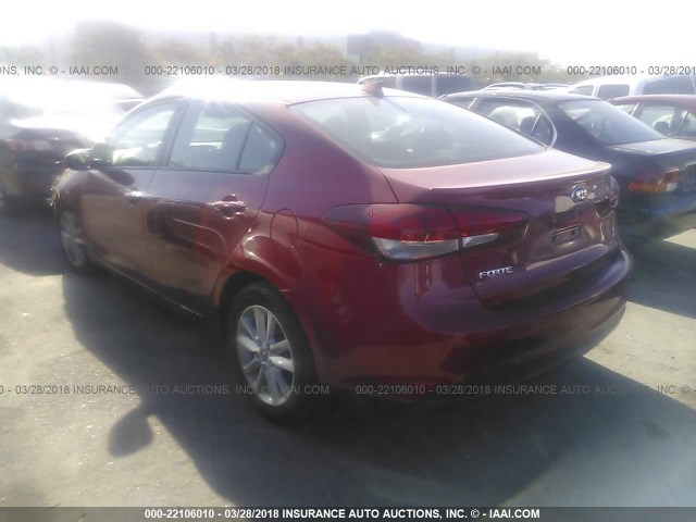 3KPFL4A71HE110773 - 2017 KIA FORTE LX/S RED photo 3