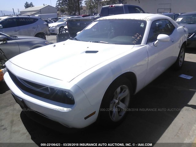 2C3CDYAG1EH213090 - 2014 DODGE CHALLENGER SXT WHITE photo 2