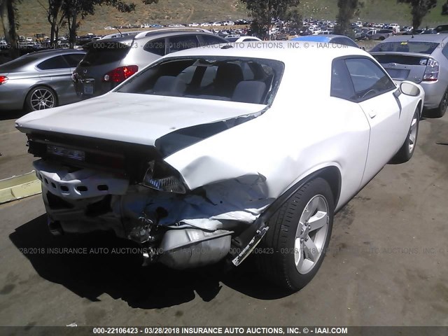 2C3CDYAG1EH213090 - 2014 DODGE CHALLENGER SXT WHITE photo 4