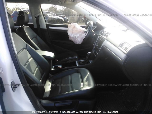 1VWBP7A34CC032567 - 2012 VOLKSWAGEN PASSAT SE WHITE photo 5