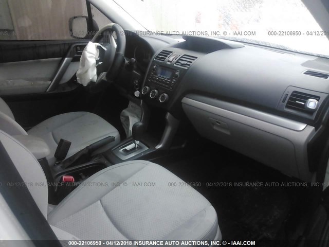 JF2SJAAC1EH453381 - 2014 SUBARU FORESTER 2.5I WHITE photo 5