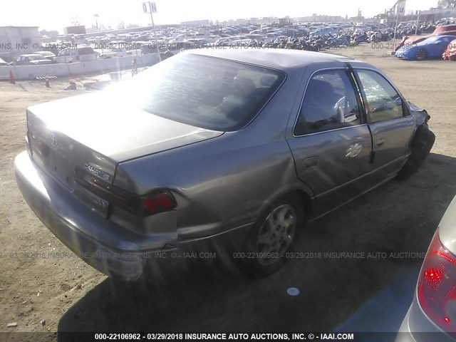 JT2BF22K8V0046340 - 1997 TOYOTA CAMRY LE/XLE GOLD photo 4