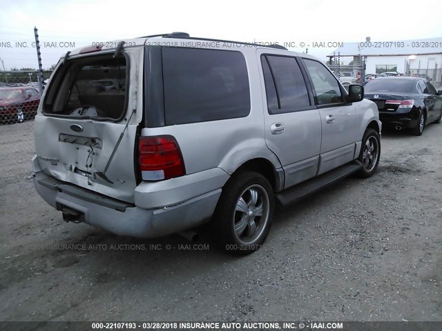 1FMPU16W93LA11923 - 2003 FORD EXPEDITION XLT Silber Foto 4