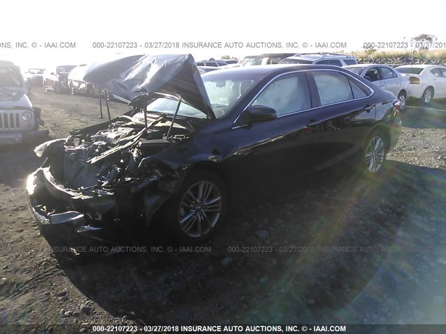 4T1BF1FK9FU022744 - 2015 TOYOTA CAMRY LE/XLE/SE/XSE GRAY photo 2