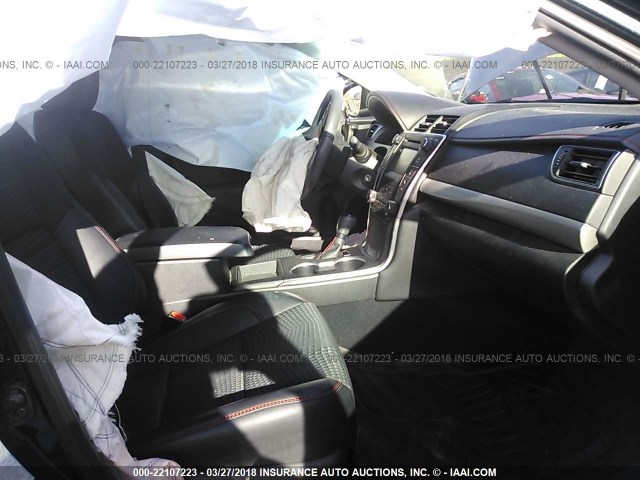 4T1BF1FK9FU022744 - 2015 TOYOTA CAMRY LE/XLE/SE/XSE GRAY photo 5