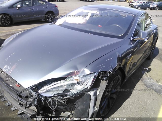 5YJSA1CN5DFP20310 - 2013 TESLA MODEL S Մոխրագույն լուսանկար 2
