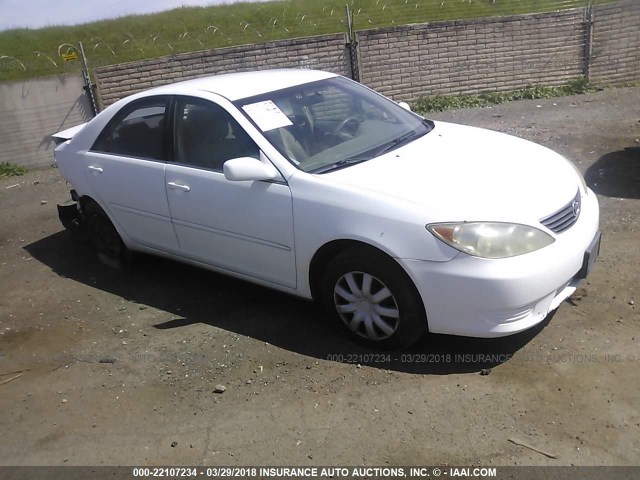 4T1BE32K55U553295 - 2005 TOYOTA CAMRY LE/XLE/SE 白色 照片 1