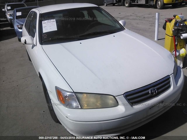 JT2BG22K5Y0481480 - 2000 TOYOTA CAMRY CE/LE/XLE 白色 照片 1