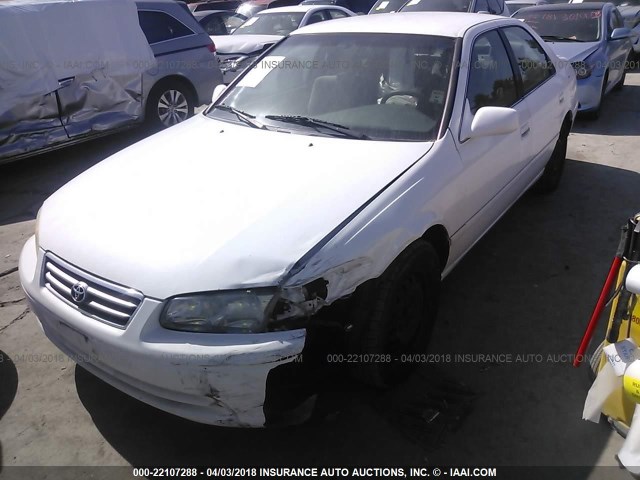 JT2BG22K5Y0481480 - 2000 TOYOTA CAMRY CE/LE/XLE 白色 照片 2