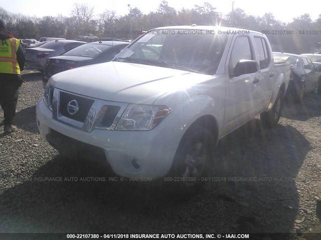 1N6AD0EV8DN717135 - 2013 NISSAN FRONTIER S/SV/SL/PRO-4X WHITE photo 2