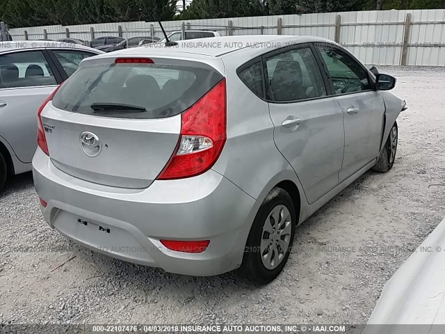 KMHCT5AE9HU350593 - 2017 HYUNDAI ACCENT SE SILVER photo 4