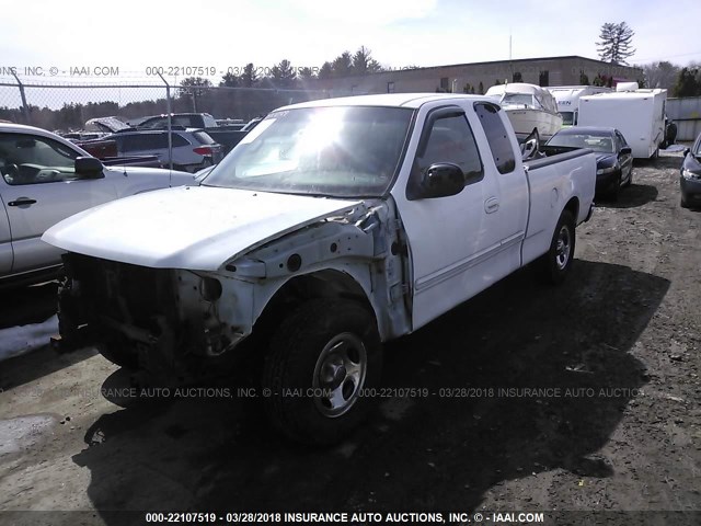 1FTZX1721YNC15384 - 2000 FORD F150 WHITE photo 2