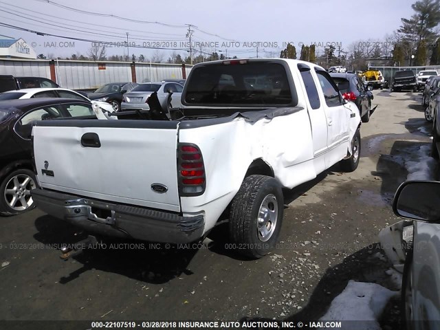 1FTZX1721YNC15384 - 2000 FORD F150 WHITE photo 4