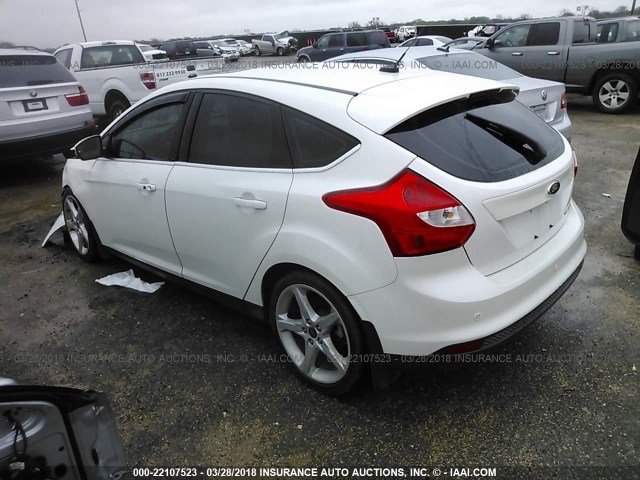 1FAHP3N28CL312540 - 2012 FORD FOCUS TITANIUM WHITE photo 3