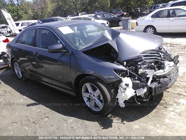 4T1BF1FK0EU401808 - 2014 TOYOTA CAMRY L/SE/LE/XLE 灰色 照片 1