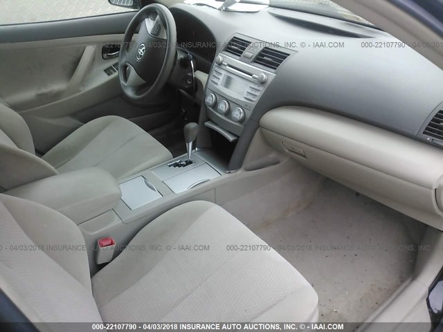 4T1BF3EK0BU132752 - 2011 TOYOTA CAMRY SE/LE/XLE BLACK photo 5