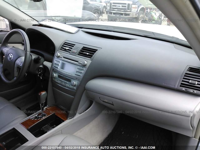 4T1BK46KX9U086471 - 2009 TOYOTA CAMRY SE/LE/XLE SILVER photo 5