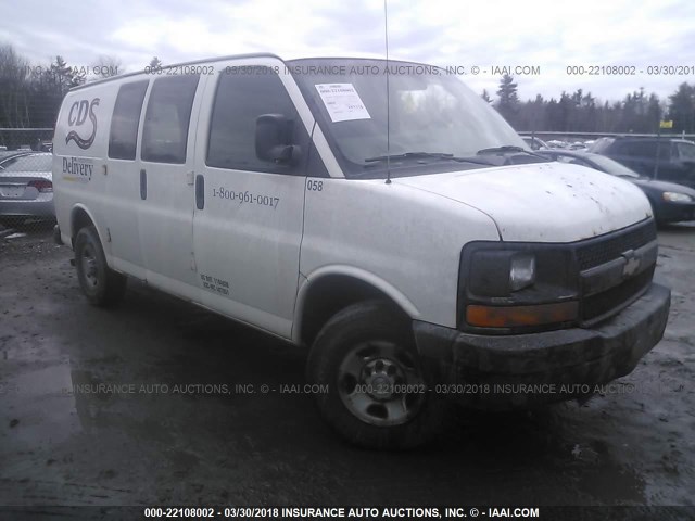 1GCHG35K681230058 - 2008 CHEVROLET EXPRESS G3500  WHITE photo 1