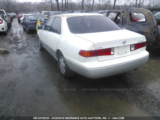 JT2BG22K610565877 - 2001 TOYOTA CAMRY CE/LE/XLE თეთრი ფოტო 3
