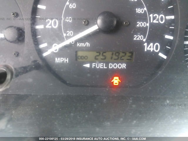 JT2BG22K610565877 - 2001 TOYOTA CAMRY CE/LE/XLE თეთრი ფოტო 7