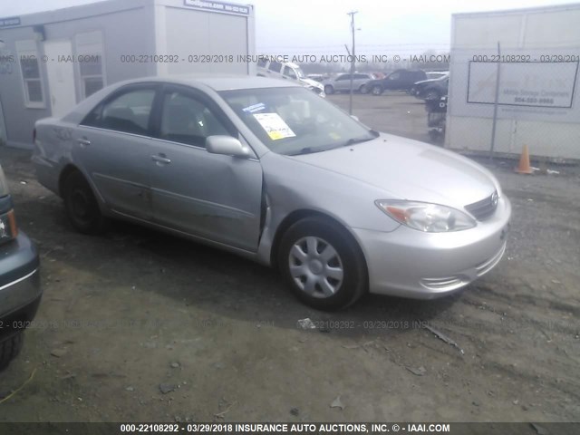 4T1BE32K92U549701 - 2002 TOYOTA CAMRY LE/XLE/SE SILVER photo 1