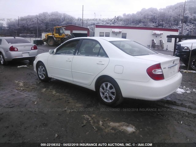JTDBE32K840282887 - 2004 TOYOTA CAMRY LE/XLE Weiß Foto 3