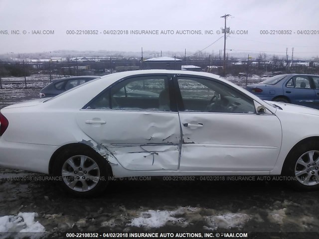 JTDBE32K840282887 - 2004 TOYOTA CAMRY LE/XLE Weiß Foto 6