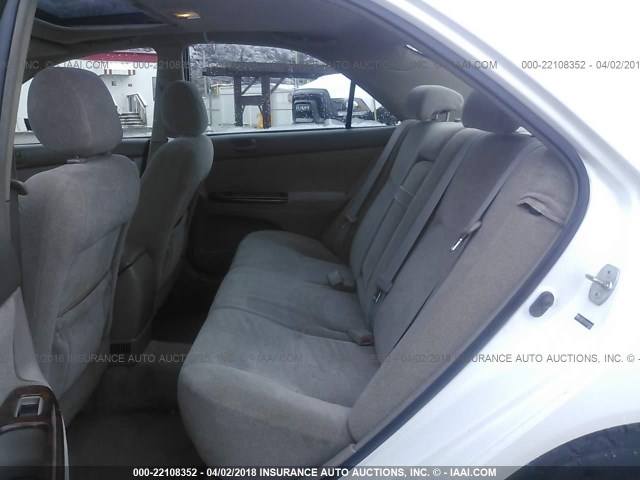 JTDBE32K840282887 - 2004 TOYOTA CAMRY LE/XLE Weiß Foto 8