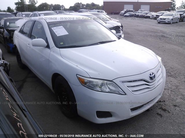 4T1BF3EK6BU742624 - 2011 TOYOTA CAMRY SE/LE/XLE WHITE photo 1