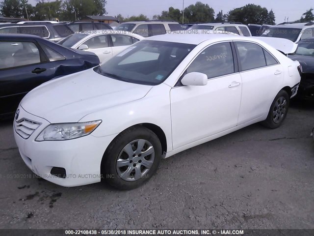 4T1BF3EK6BU742624 - 2011 TOYOTA CAMRY SE/LE/XLE WHITE photo 2