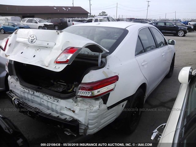 4T1BF3EK6BU742624 - 2011 TOYOTA CAMRY SE/LE/XLE WHITE photo 4