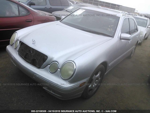 WDBJF70J9YB011601 - 2000 MERCEDES-BENZ E 430 SILVER photo 2