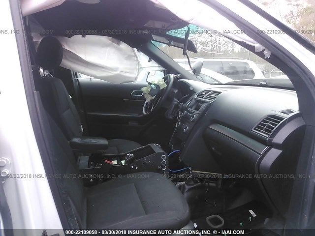 1FM5K8AR2GGB13179 - 2016 FORD EXPLORER POLICE INTERCEPTOR WHITE photo 5