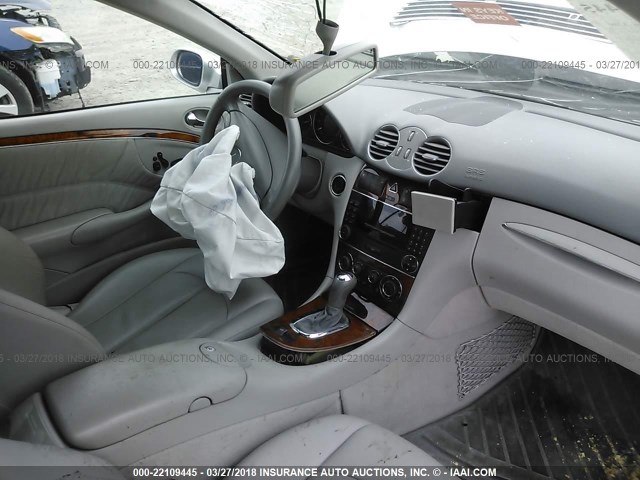 WDBTK65G75T042654 - 2005 MERCEDES-BENZ CLK 320 SILVER photo 5