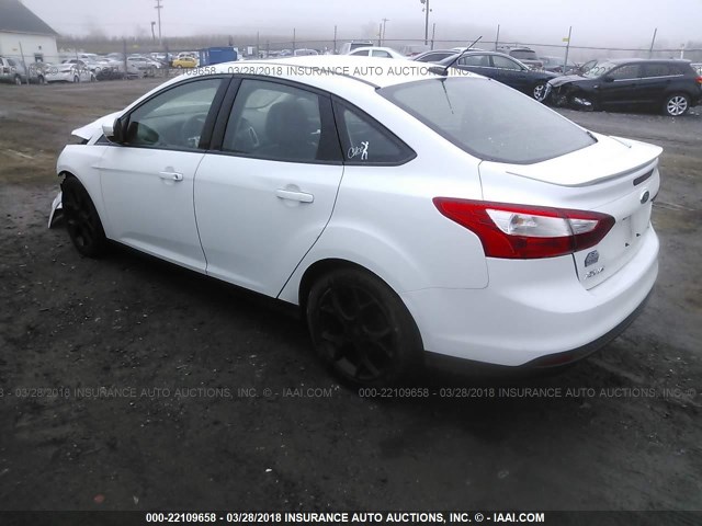 1FADP3F22DL212271 - 2013 FORD FOCUS SE WHITE photo 3