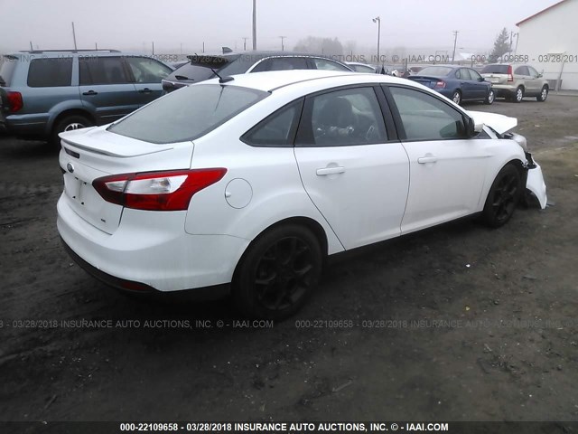 1FADP3F22DL212271 - 2013 FORD FOCUS SE WHITE photo 4