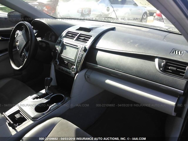 4T1BD1FK7CU044887 - 2012 TOYOTA CAMRY HYBRID/LE/XLE 黑色 照片 5