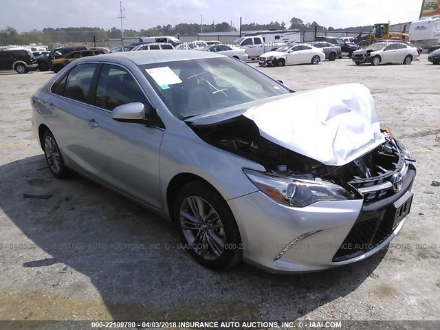 4T1BF1FK2HU271342 - 2017 TOYOTA CAMRY LE/XLE/SE/XSE SILVER photo 1