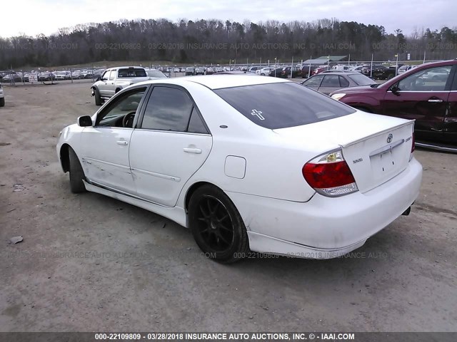 4T1BE32K55U543981 - 2005 TOYOTA CAMRY LE/XLE/SE WHITE photo 3