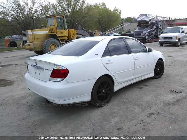 4T1BE32K55U543981 - 2005 TOYOTA CAMRY LE/XLE/SE WHITE photo 4