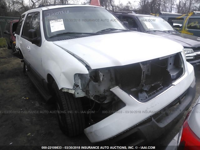 1FMRU15W64LA02026 - 2004 FORD EXPEDITION XLT WHITE photo 6