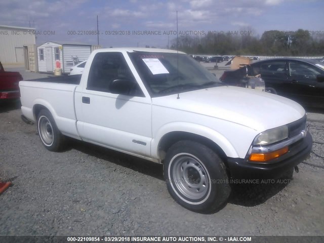 1GCCS14W228149249 - 2002 CHEVROLET S TRUCK S10 WHITE photo 1